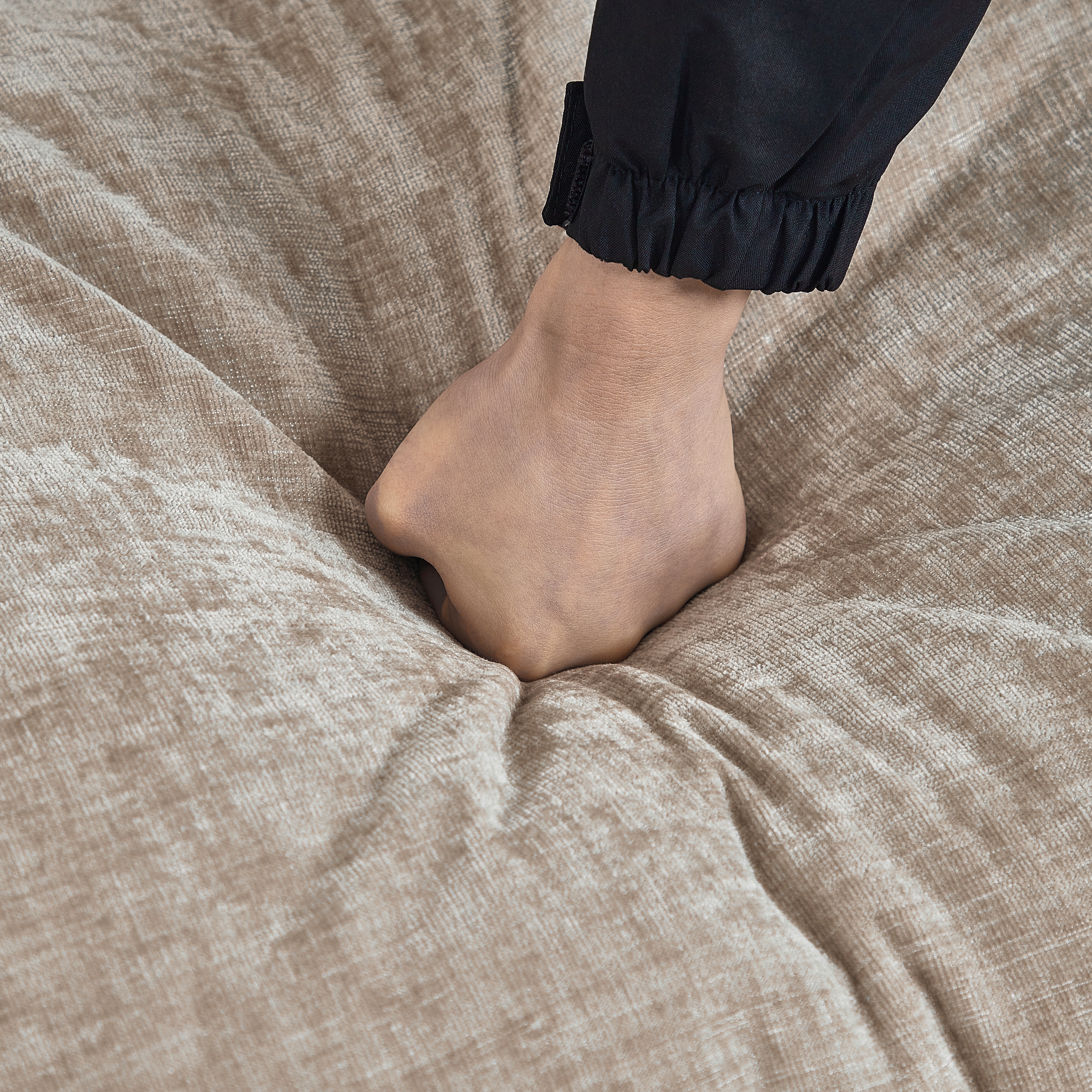 Camel Fabric Ottoman – 3-Layer Plush Footrest With Wood, Stainless Steel Frame, Modern Living Room Extra Seat, Footstool_voghion.com